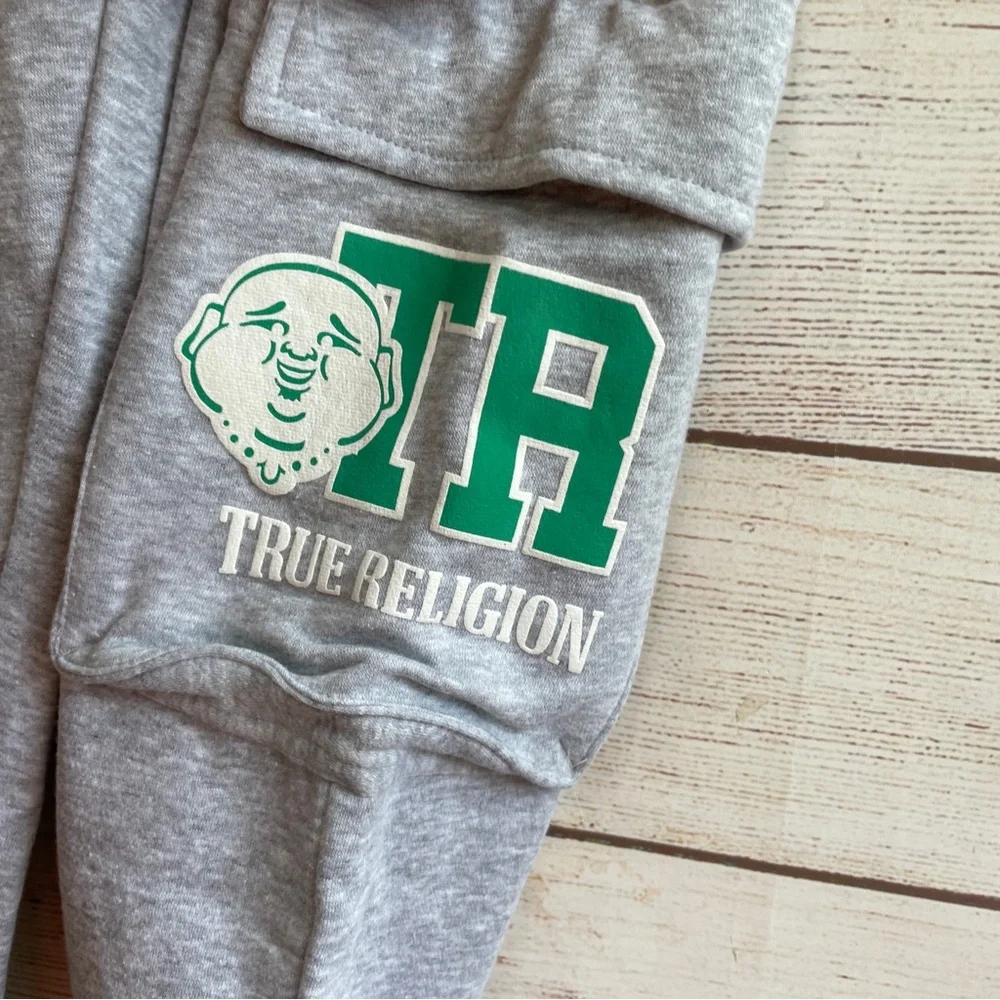 NEW WITHOUT TAGS TRUE RELIGION CARGO JOGGERS‎ AND TSHIRT SET